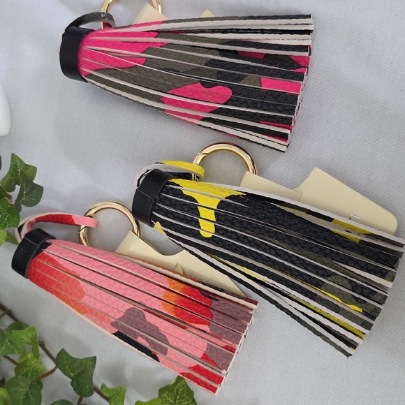Accessories - Chunky Tassel Camouflage Faux Leather Keyholder Purse Charm